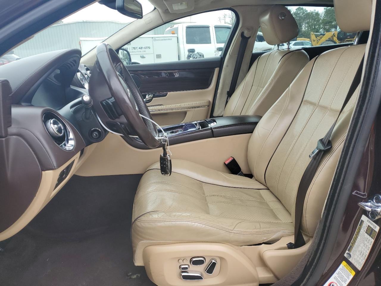 2011 Jaguar XJ - Image 7