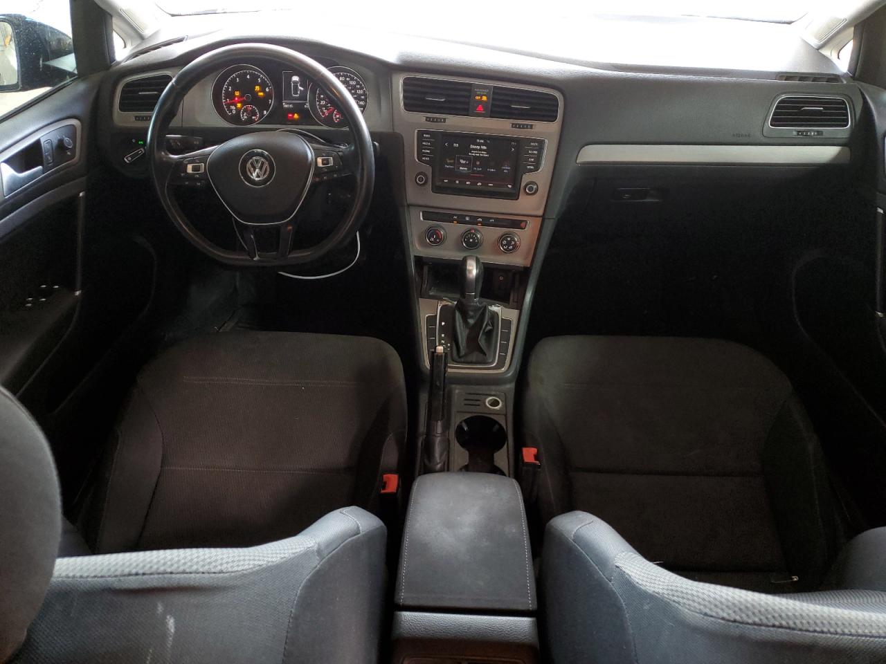 2016 Volkswagen Golf - Image 8