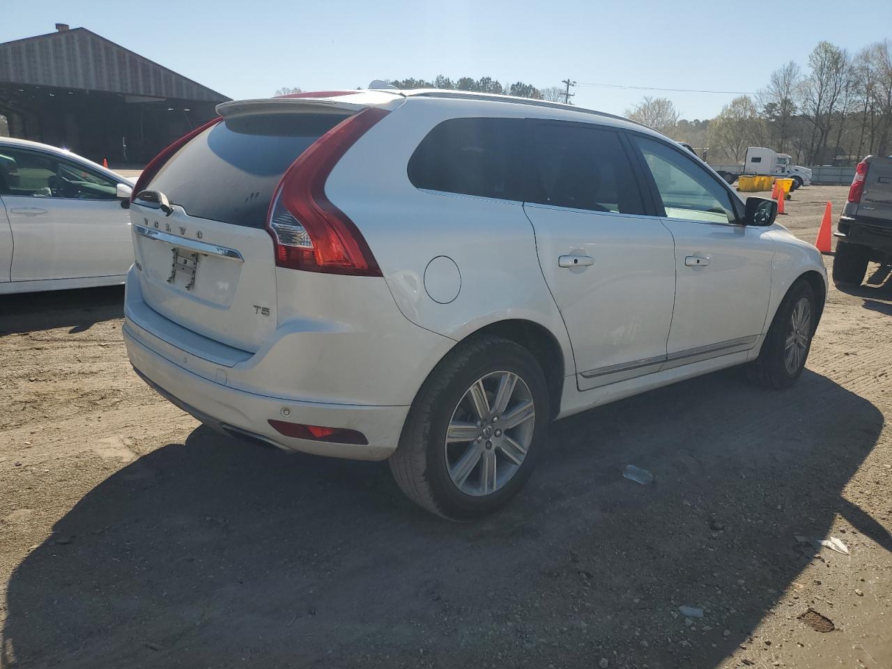 2017 Volvo XC60 - Image 3