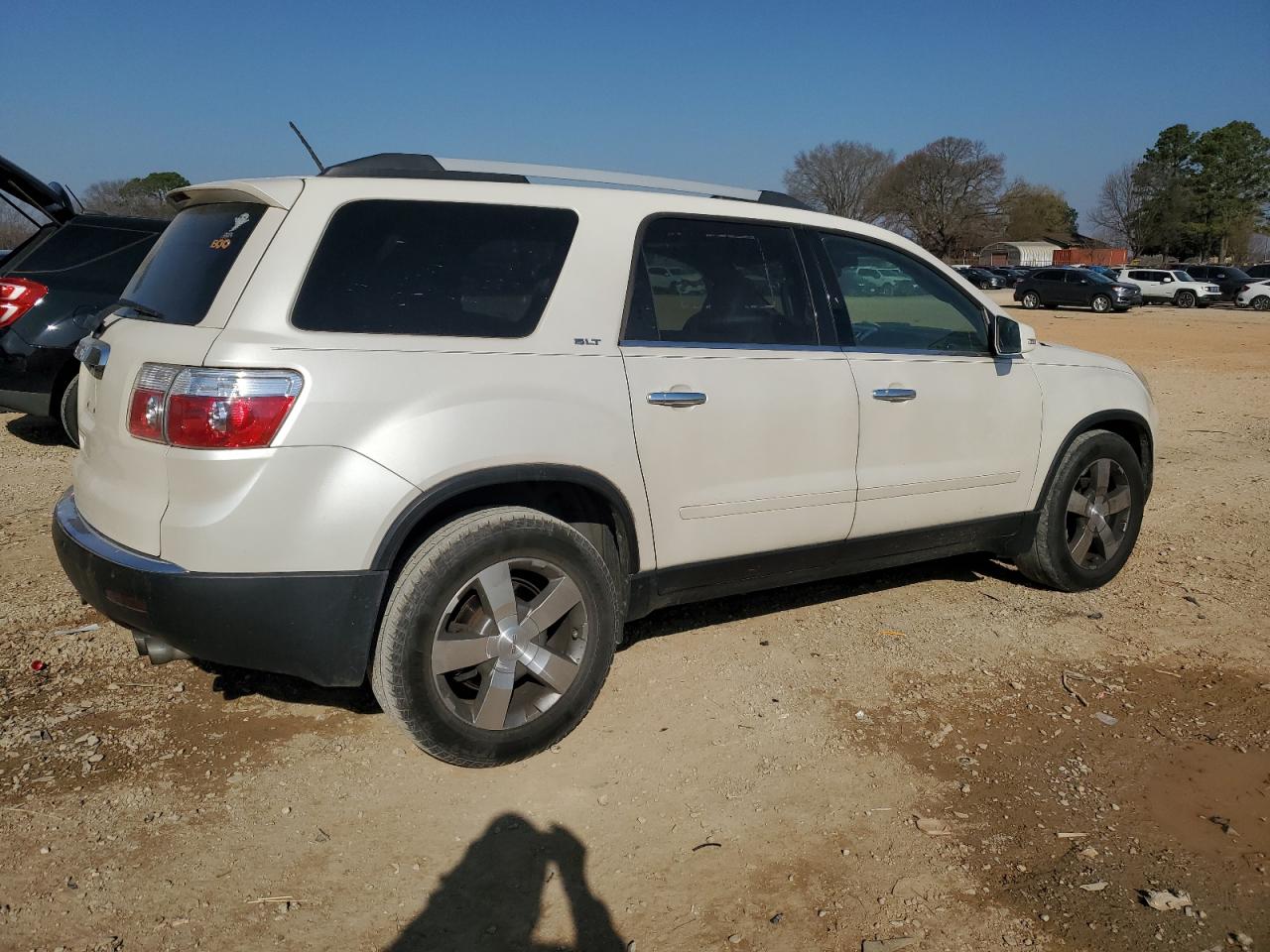 2011 GMC Acadia - Image 3
