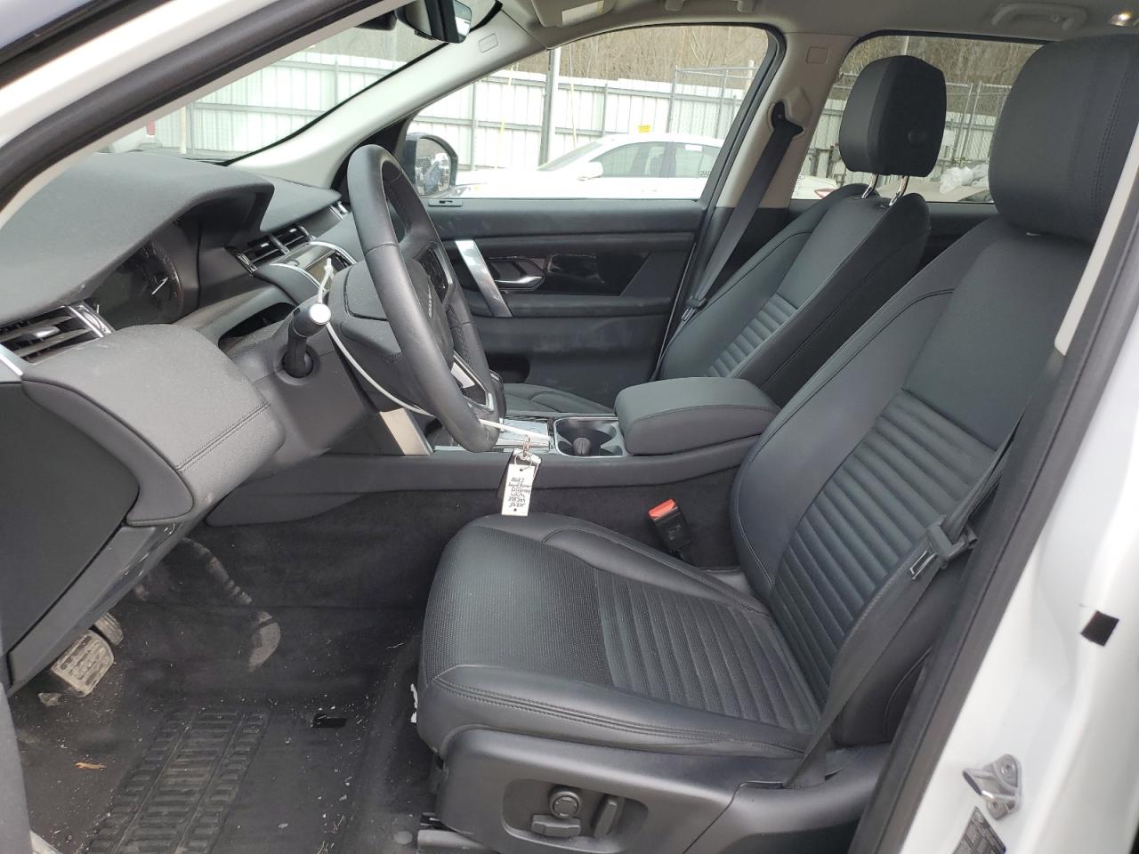 2023 Land Rover Discovery - Image 7