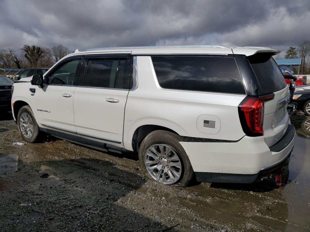 2022 GMC Yukon - Image 2