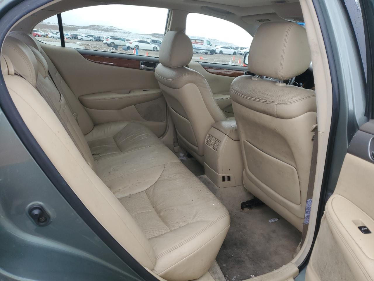 2005 Lexus ES - Image 10