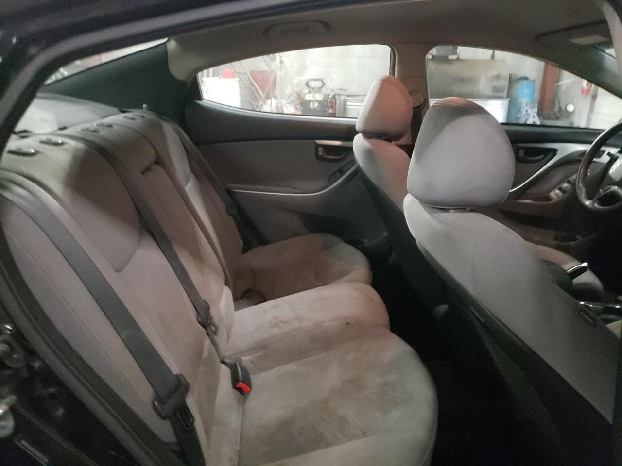 2013 Hyundai Elantra - Image 10