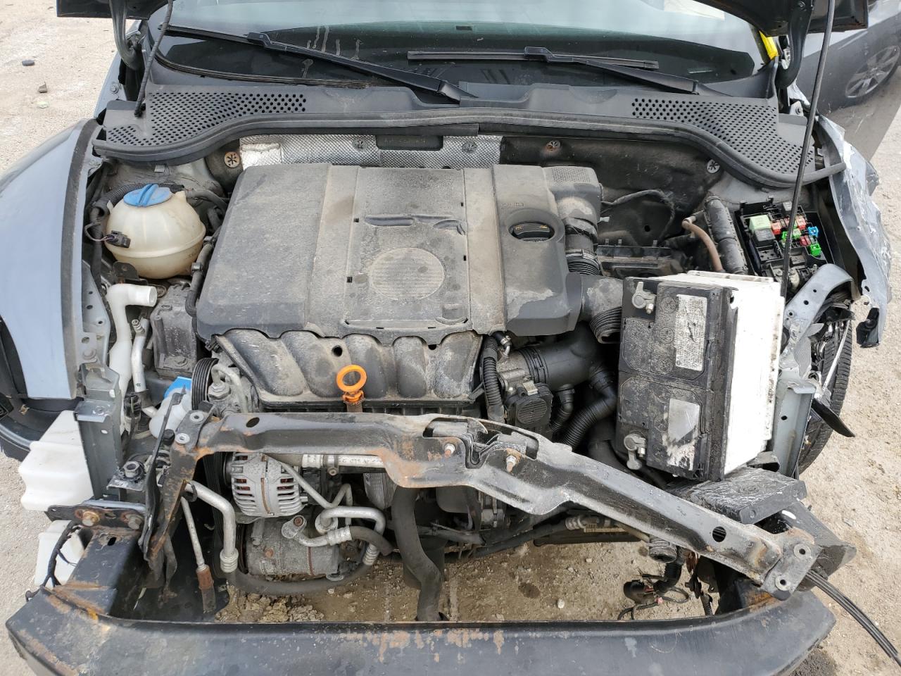 2013 Volkswagen Beetle - Image 11