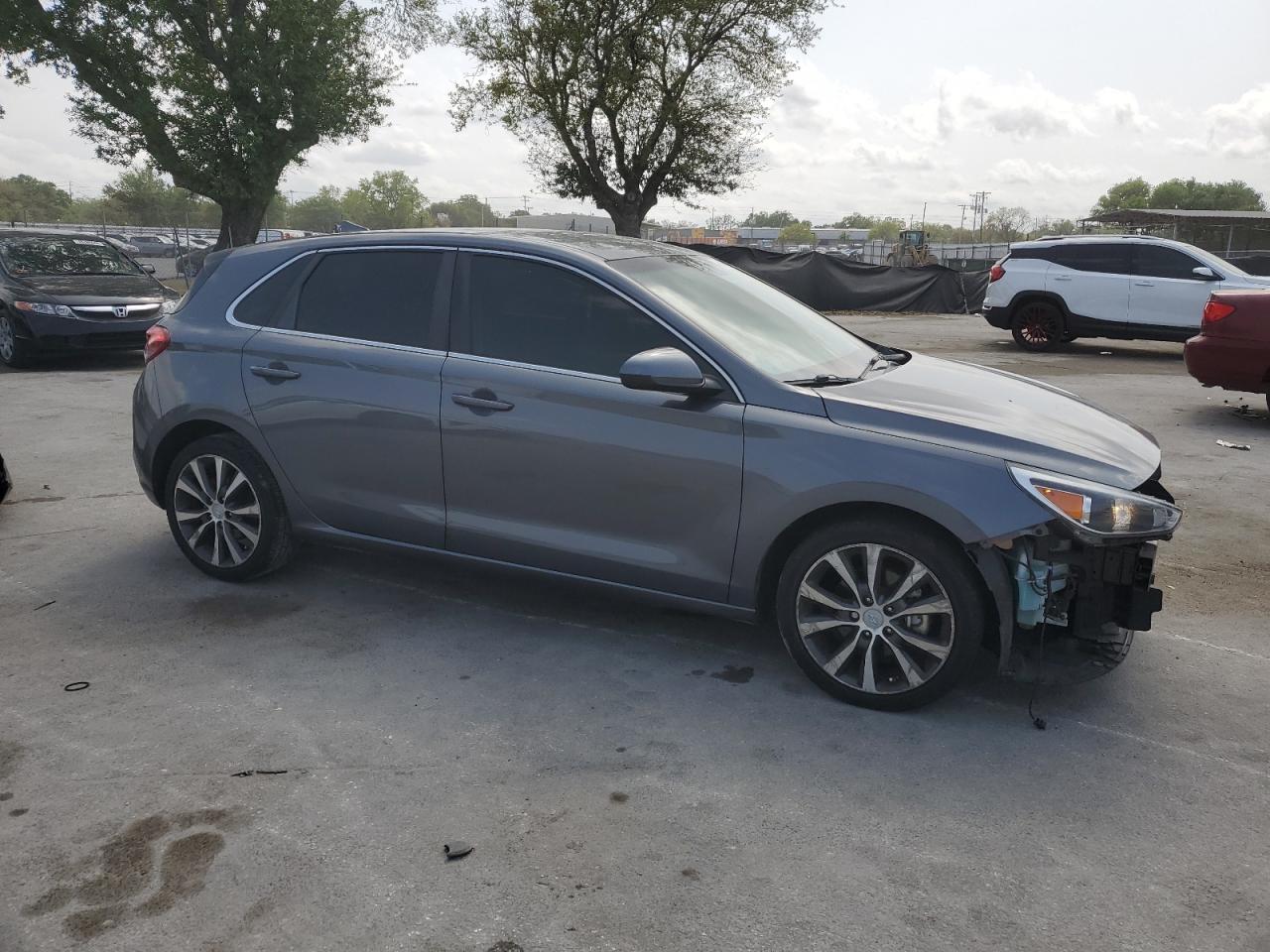 2019 Hyundai Elantra - Image 4