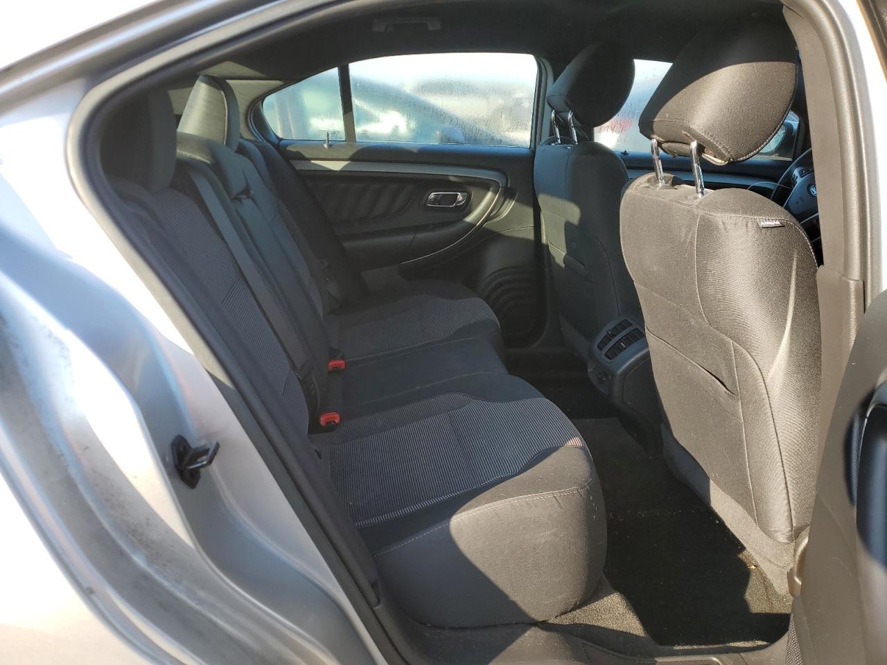 2015 Ford Taurus - Image 10