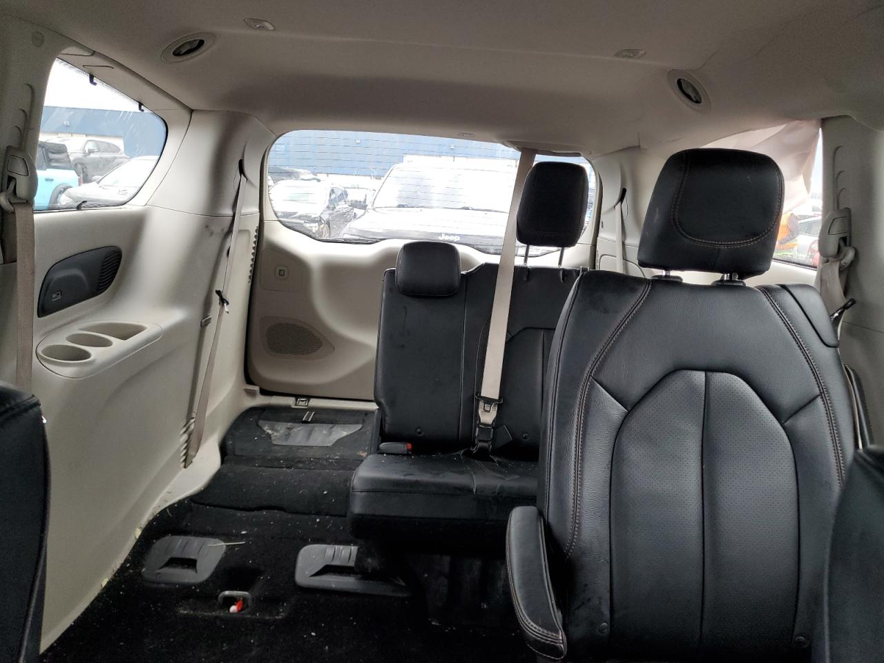 2018 Chrysler Pacifica - Image 10