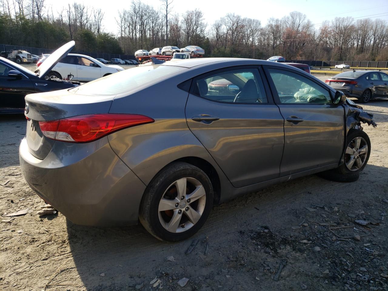 2012 Hyundai Elantra - Image 3