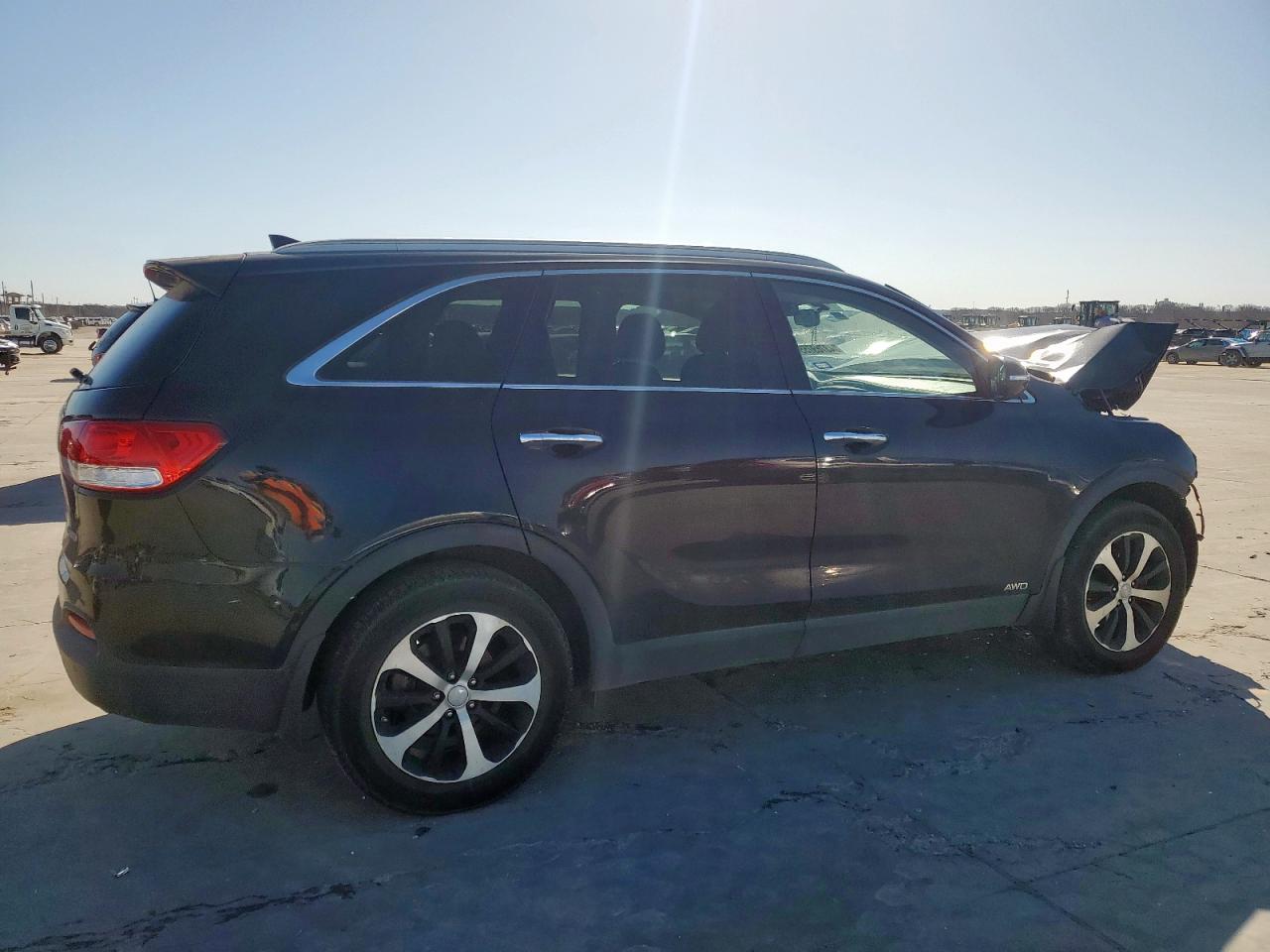 2016 Kia Sorento - Image 3
