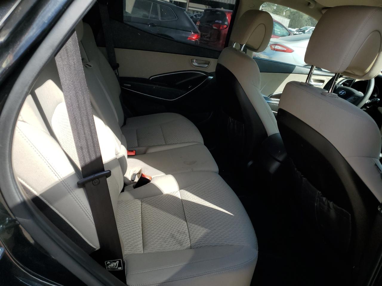 2017 Hyundai Santa Fe - Image 11