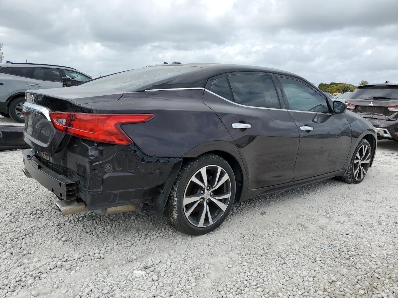 2016 Nissan Maxima - Image 3
