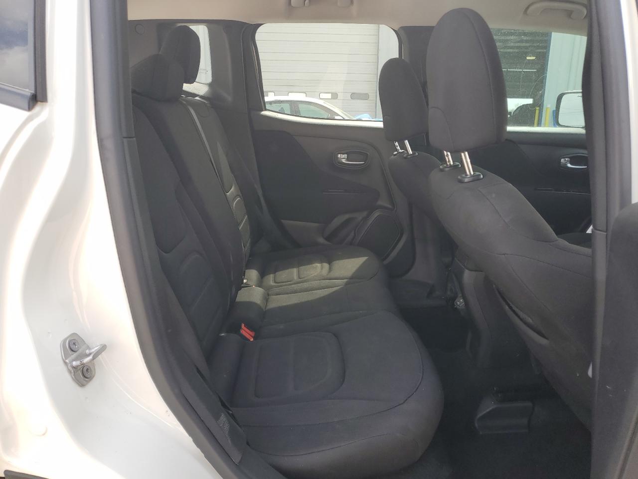 2020 Jeep Renegade - Image 10