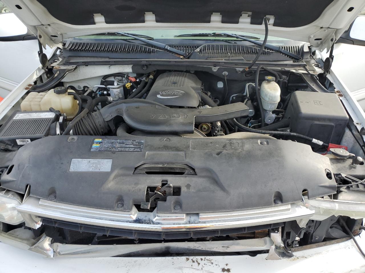 2004 Chevrolet Suburban - Image 13