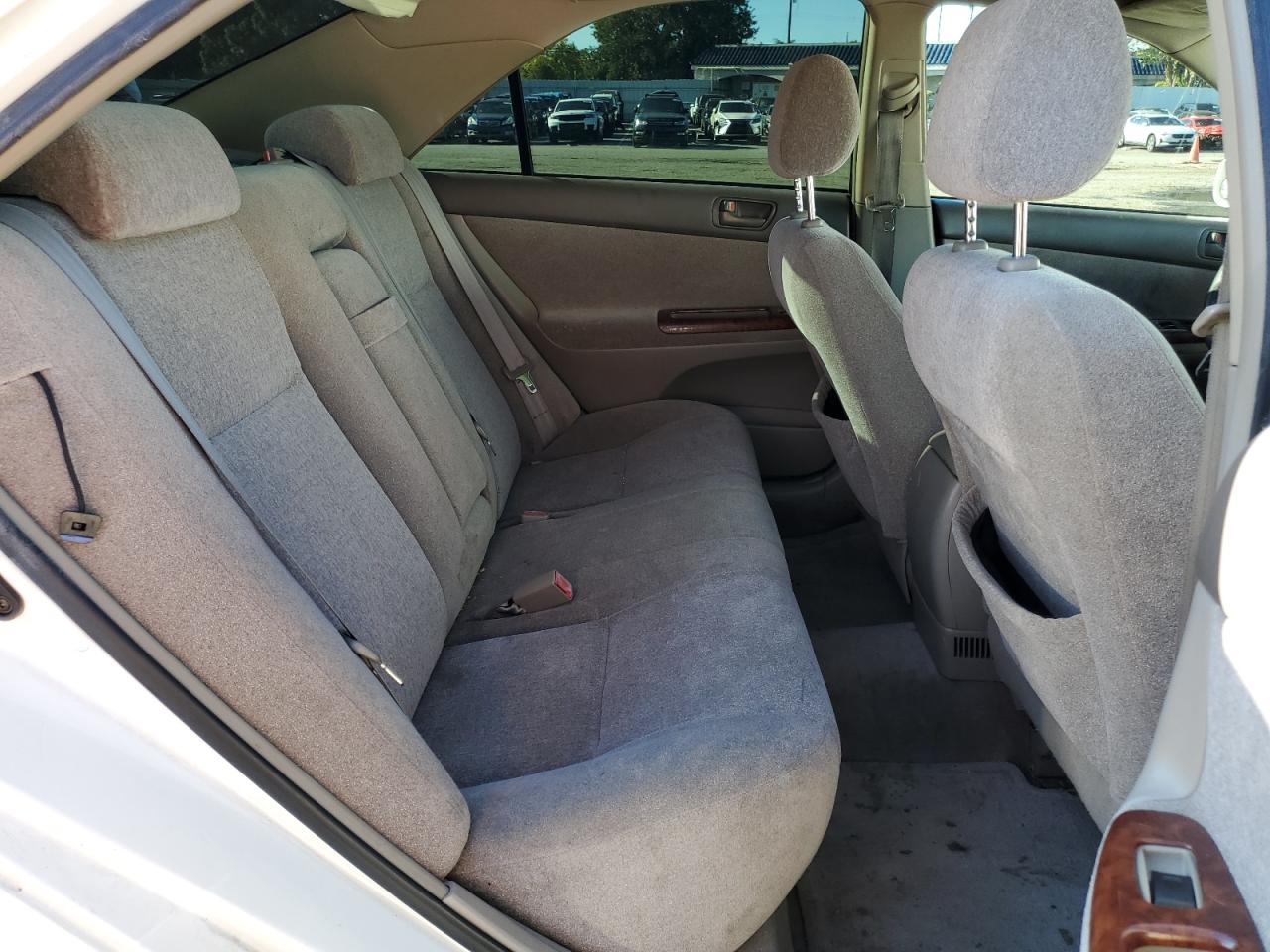 2004 Toyota Camry - Image 10