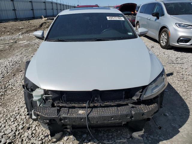 Sedans VOLKSWAGEN JETTA 2017 Biały