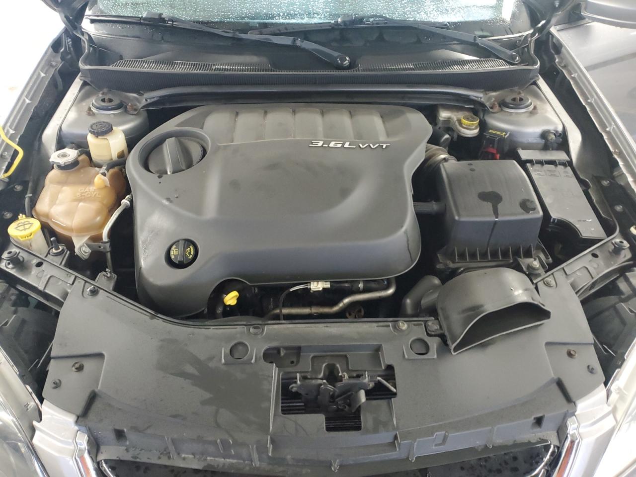 2013 Chrysler 200 - Image 11
