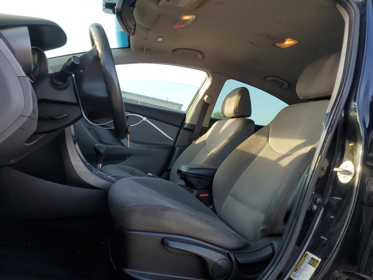 2013 Hyundai Elantra - Image 7
