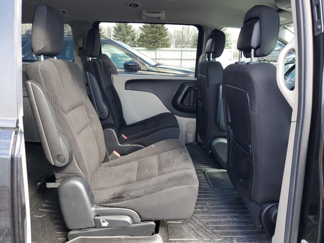 2019 Dodge Caravan - Image 11