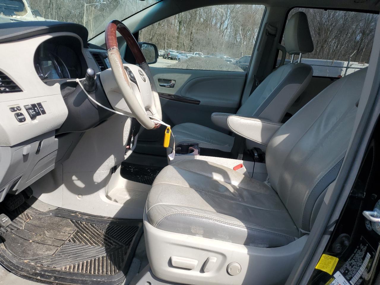 2012 Toyota Sienna - Image 7