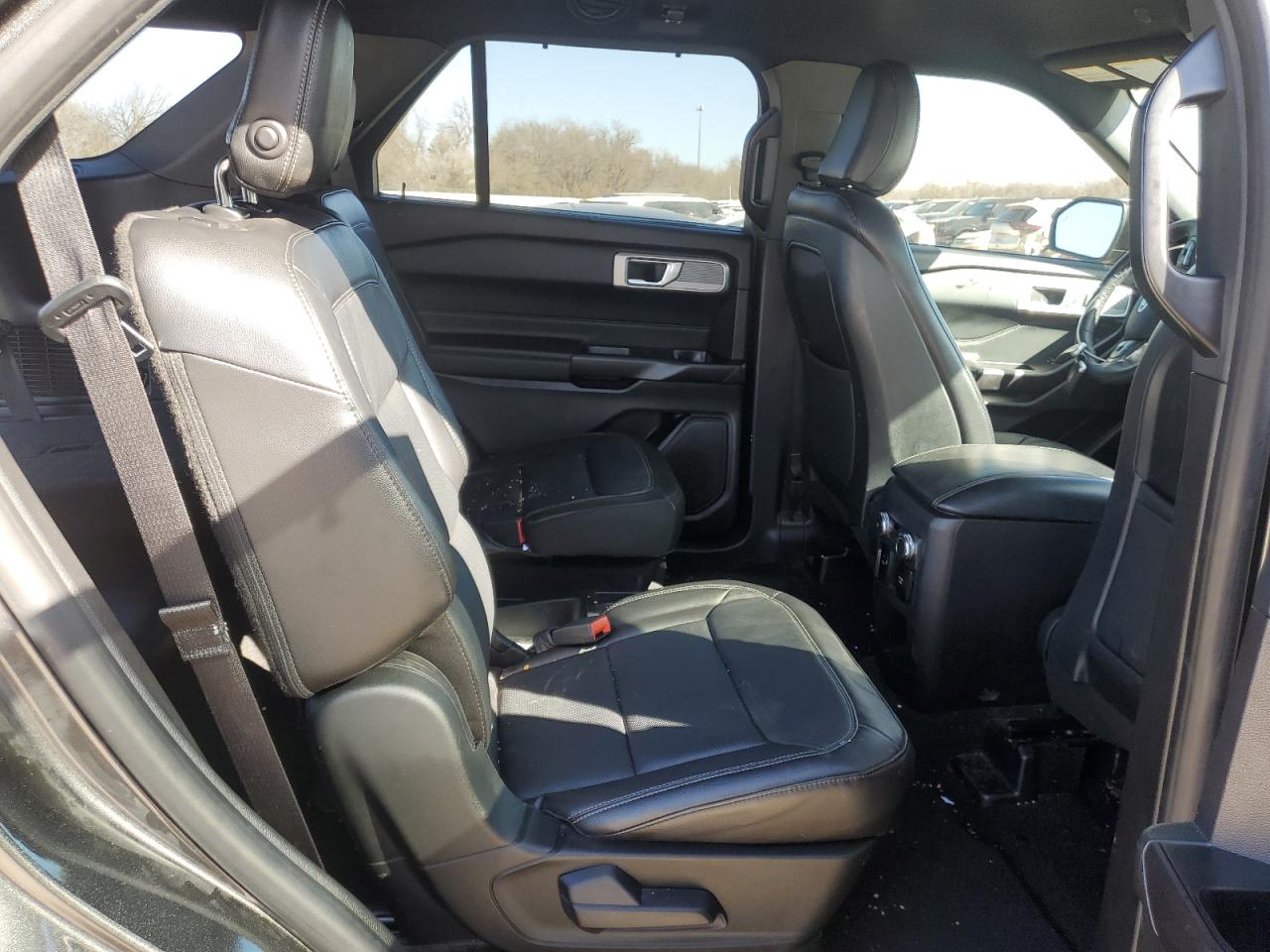 2020 Ford Explorer - Image 11