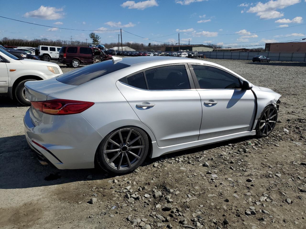 2018 Hyundai Elantra - Image 3