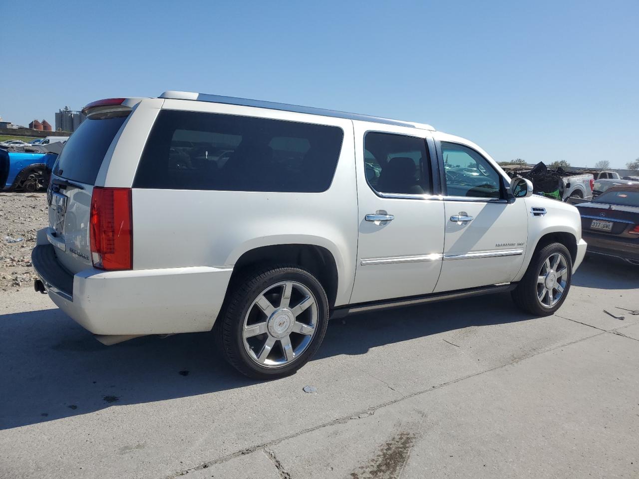 2011 Cadillac Escalade - Image 3