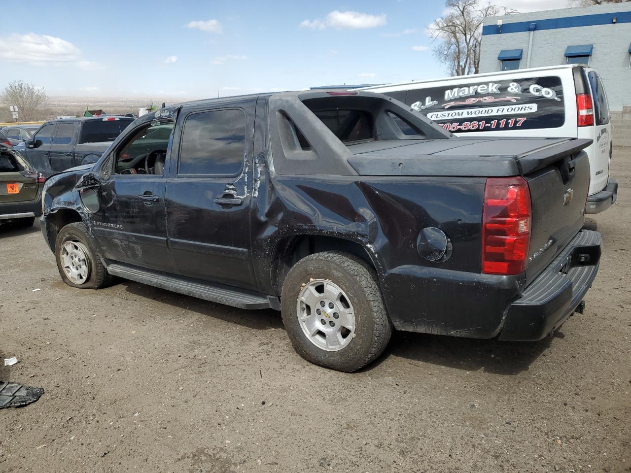 2007 Chevrolet Avalanche - Image 2