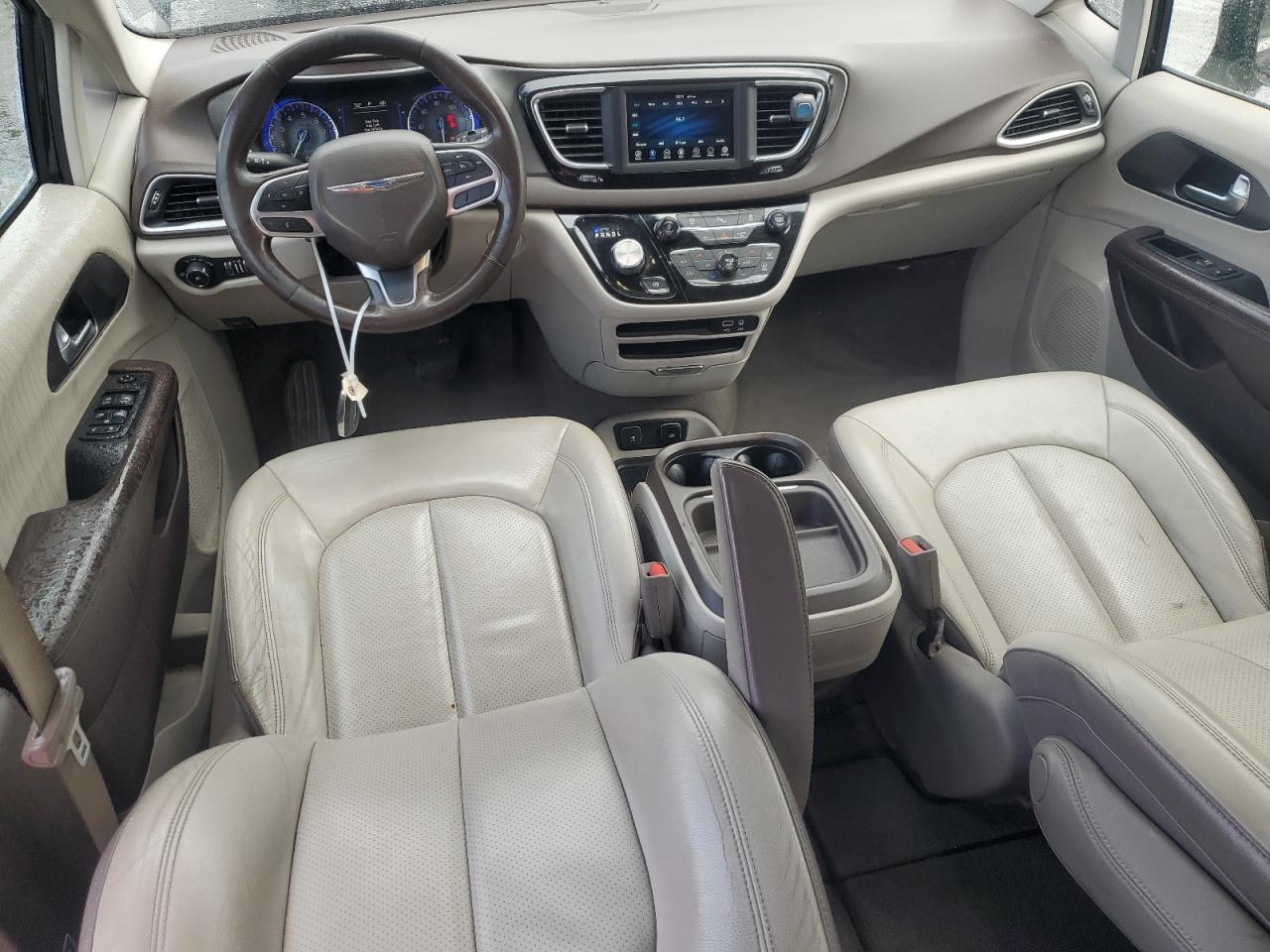 2019 Chrysler Pacifica - Image 8