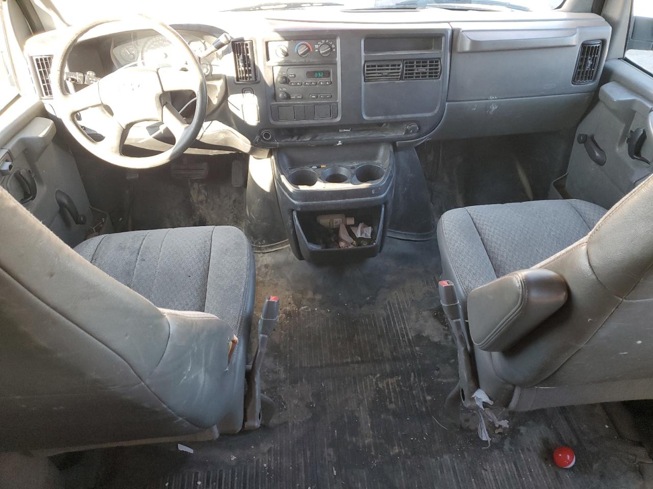 2004 Chevrolet Express - Image 8