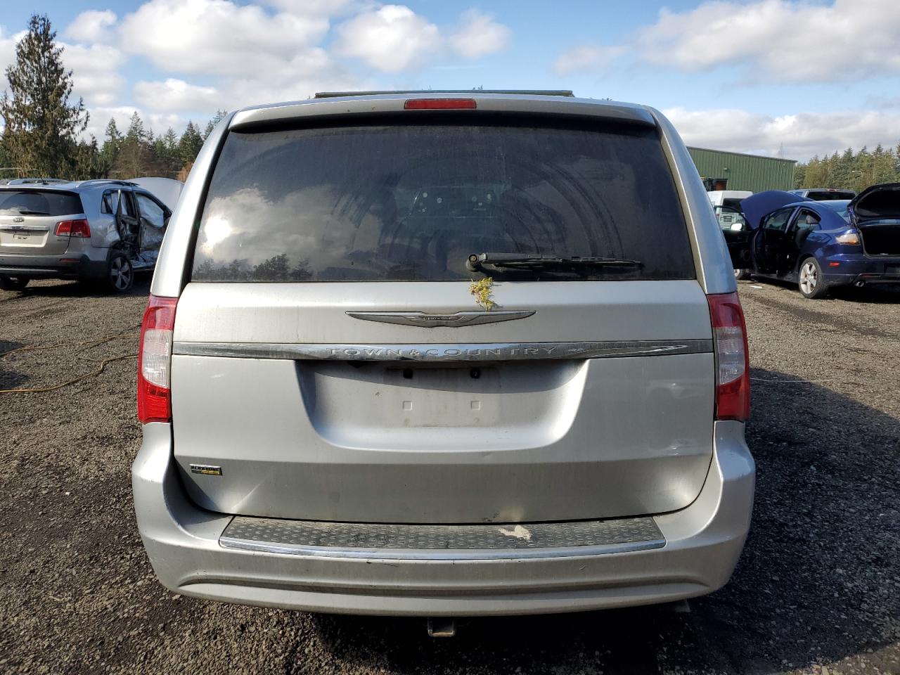 2012 Chrysler Town & Country - Image 6