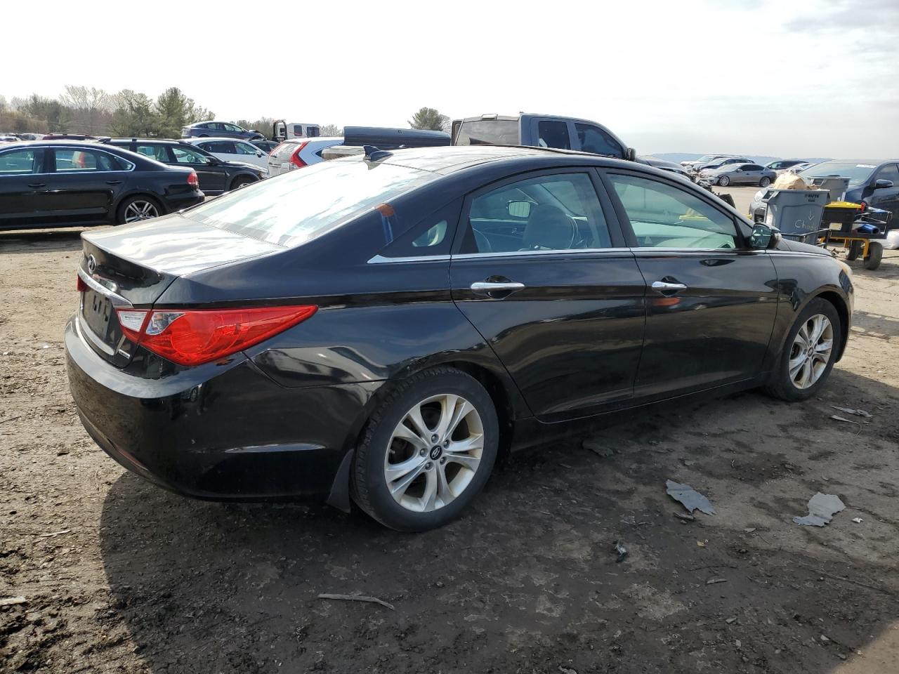 2012 Hyundai Sonata - Image 3