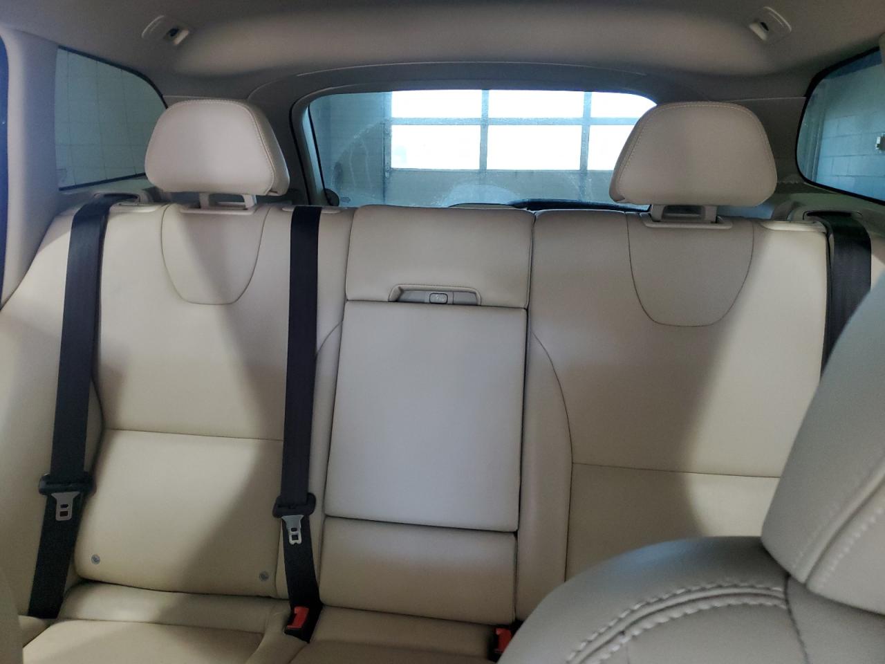 2016 Volvo XC60 - Image 10