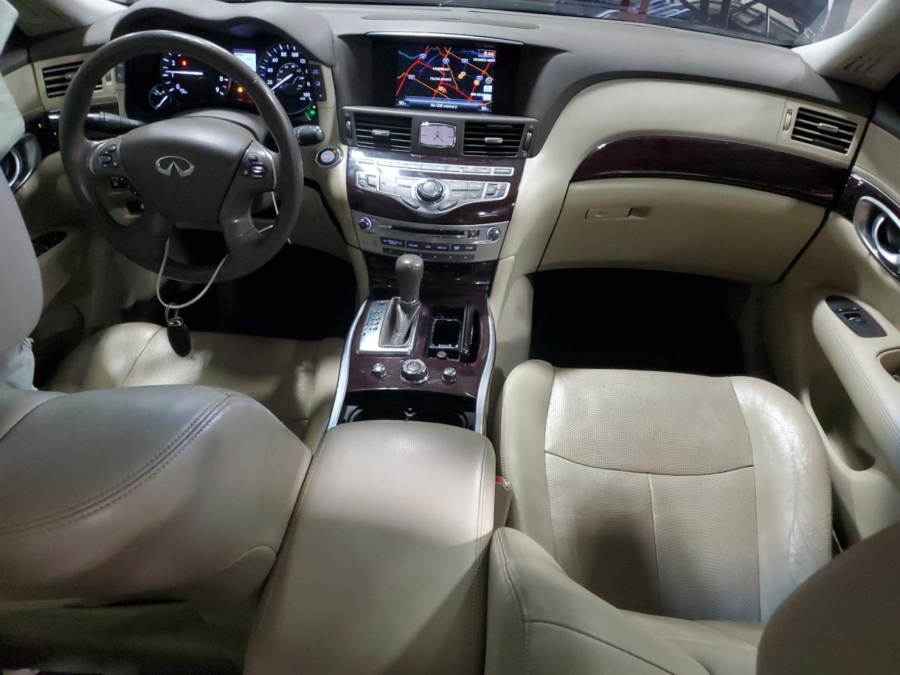 2011 Infiniti M - Image 8