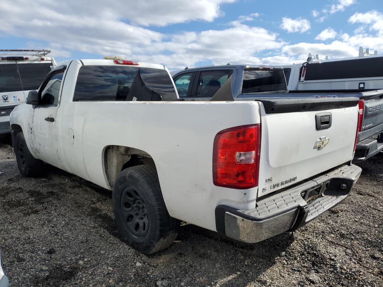 2007 Chevrolet Silverado - Image 2