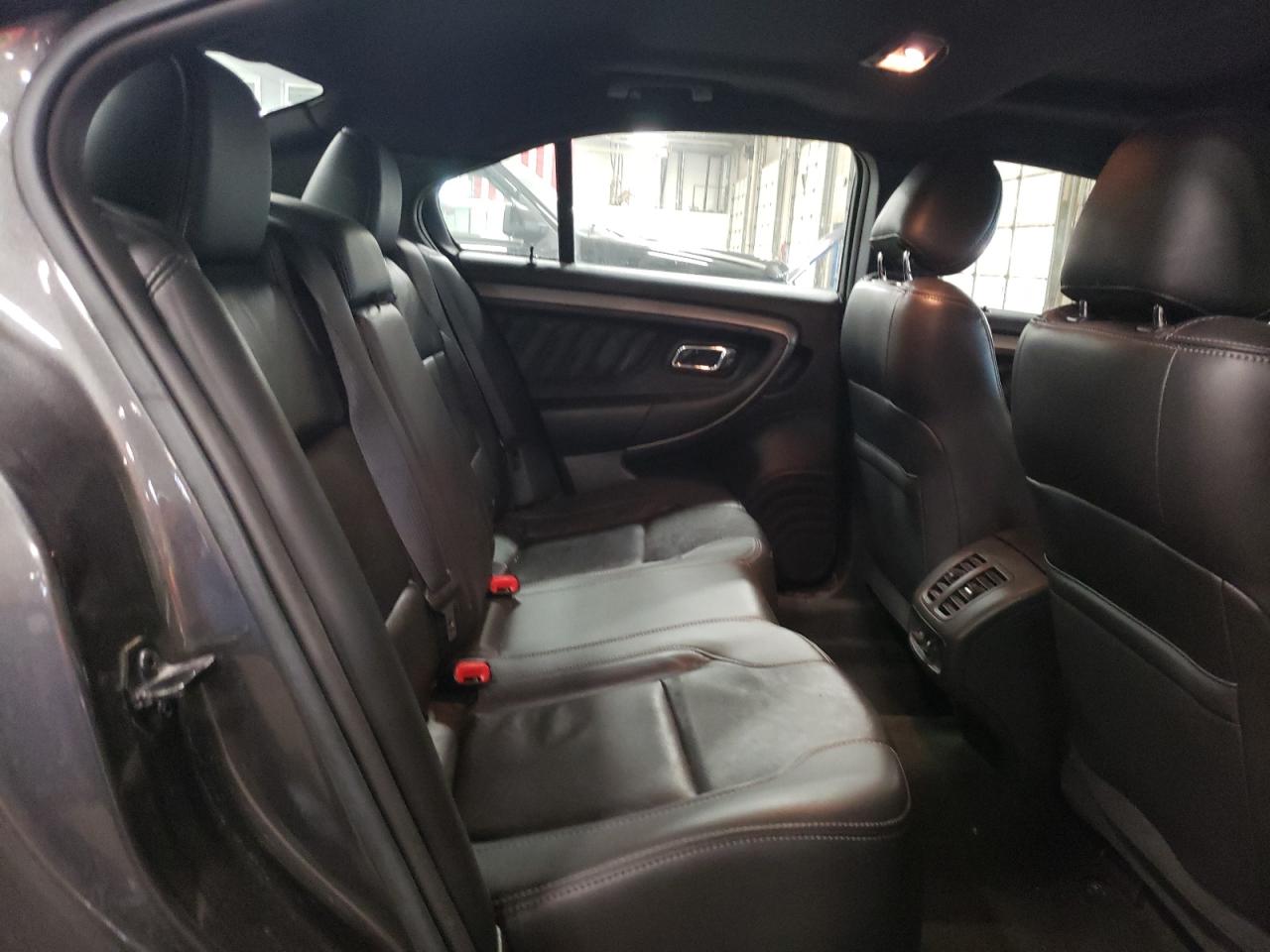 2015 Ford Taurus - Image 10