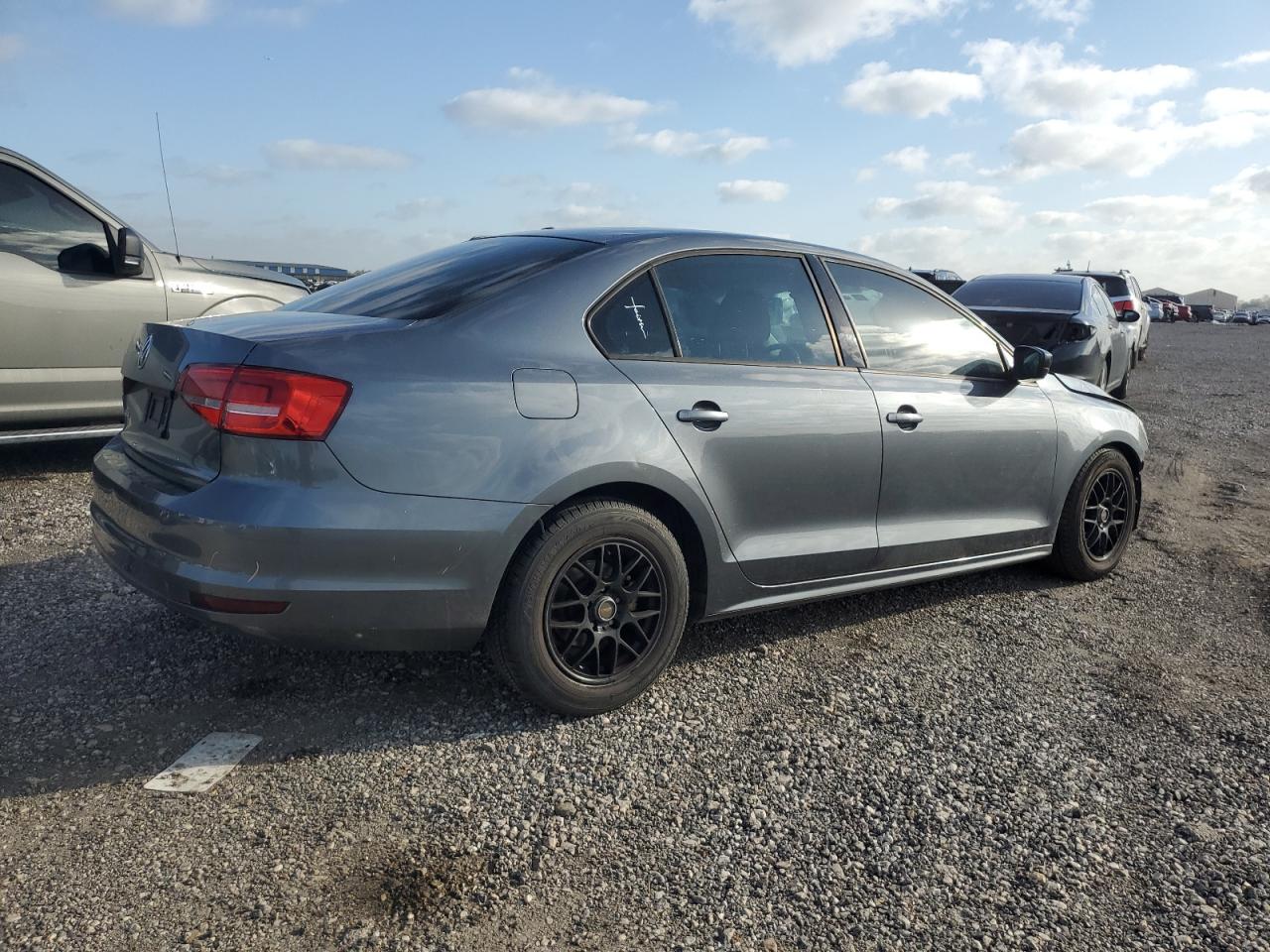 2015 Volkswagen Jetta - Image 3