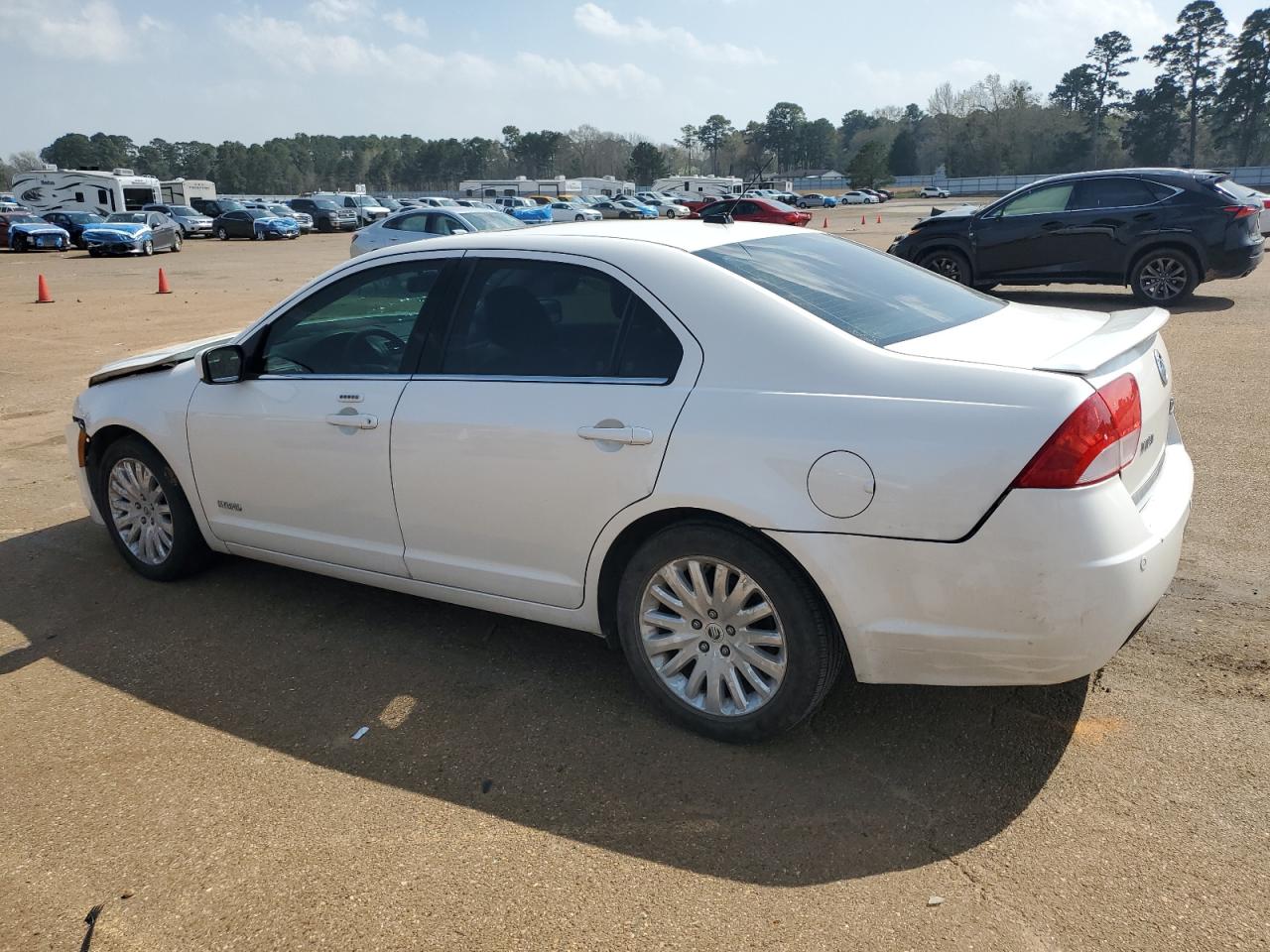 2010 Mercury Milan - Image 2