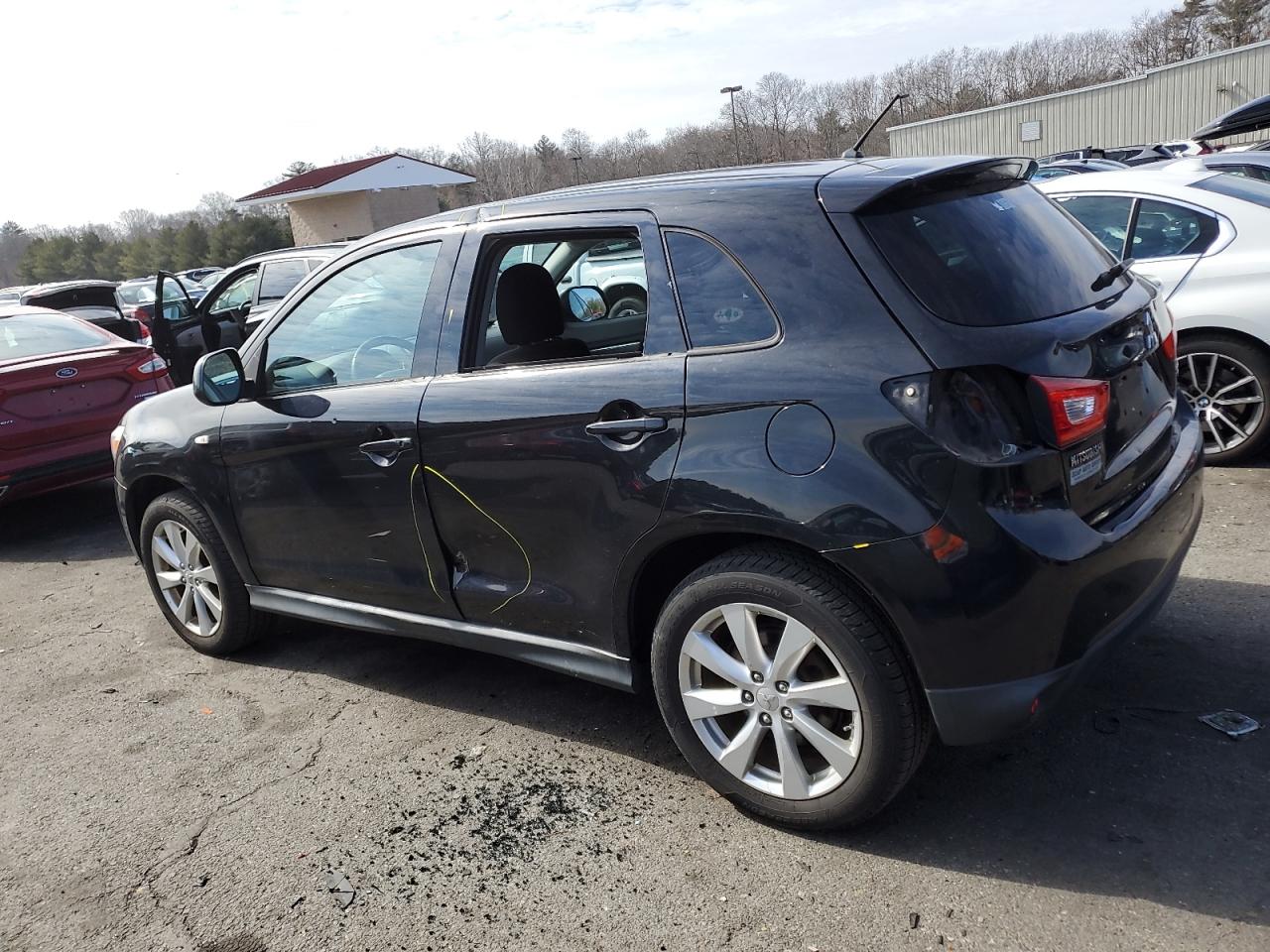 2014 Mitsubishi Outlander - Image 2