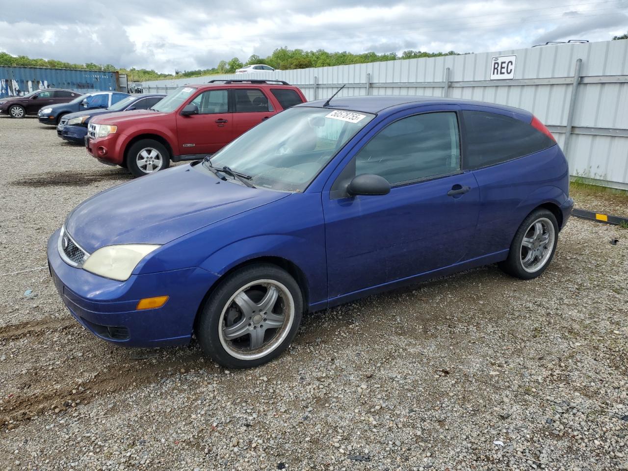 2005 Ford Focus Zx3 for Sale in Anderson, CA - Minor Dent/Scratches
