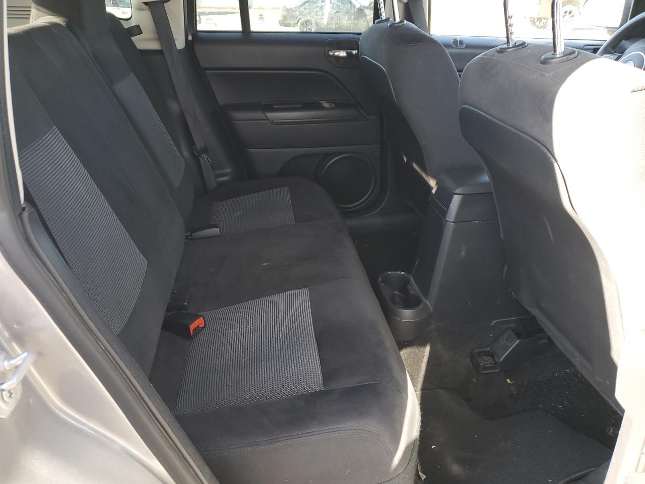 2016 Jeep Compass - Image 11