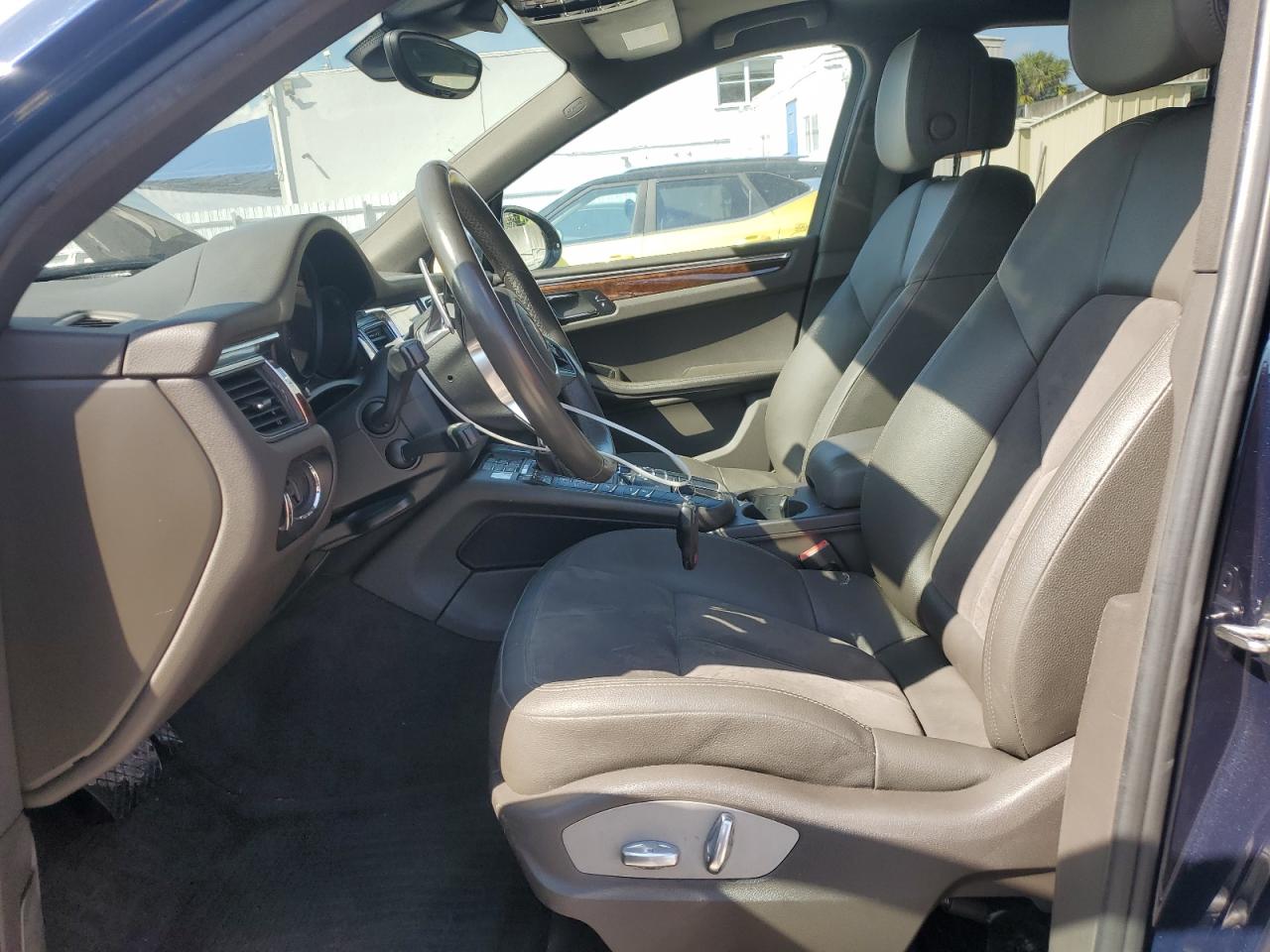 2017 Porsche Macan - Image 7