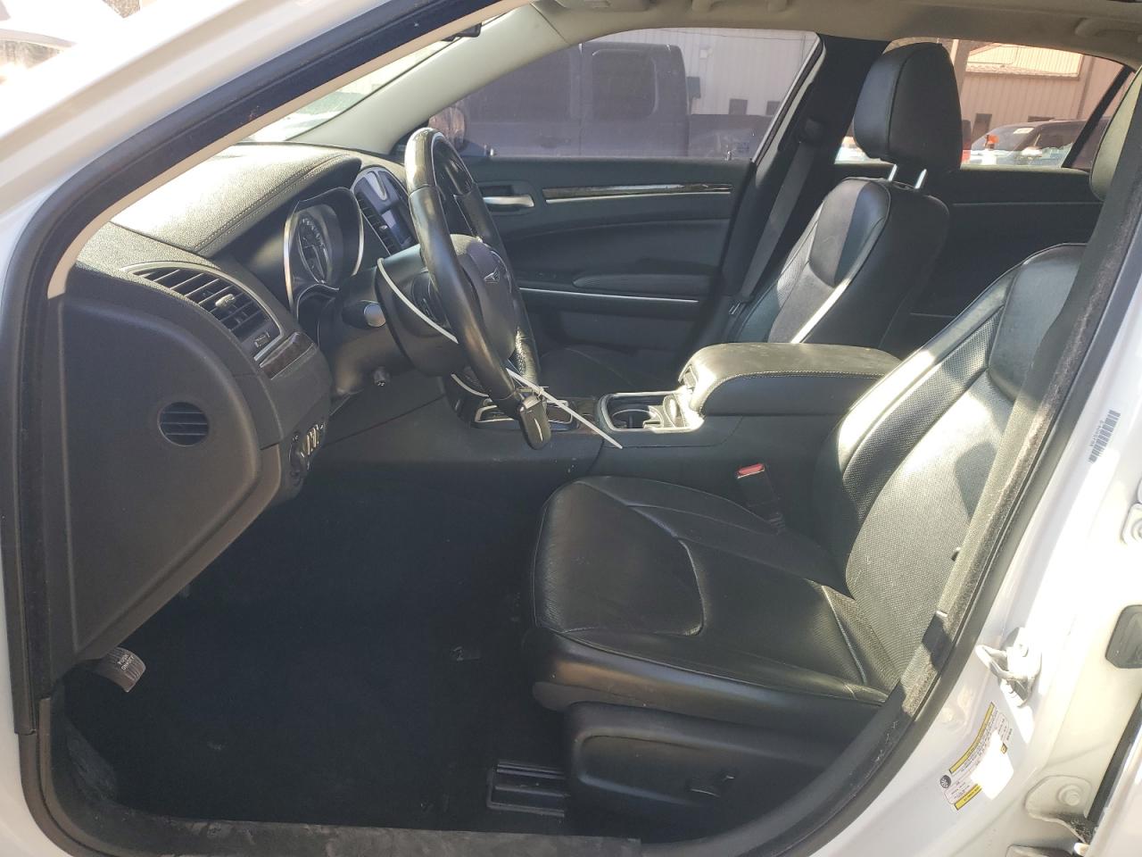 2019 Chrysler 300 - Image 7