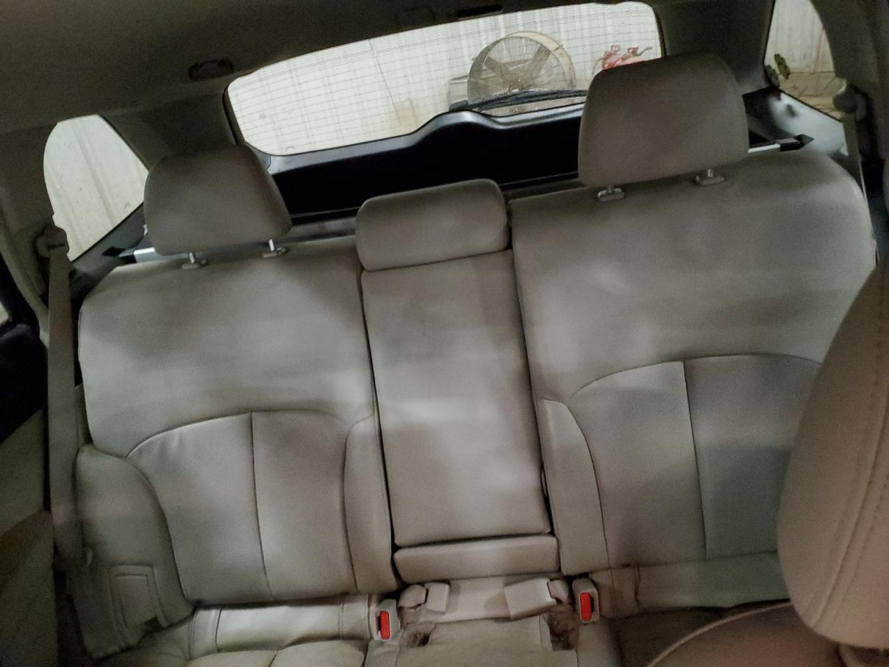 2011 Subaru Outback - Image 10