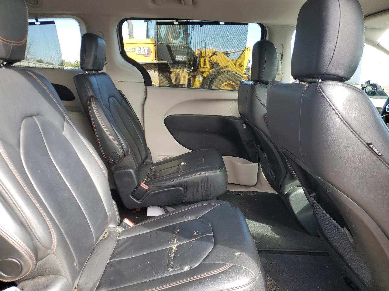 2017 Chrysler Pacifica - Image 11