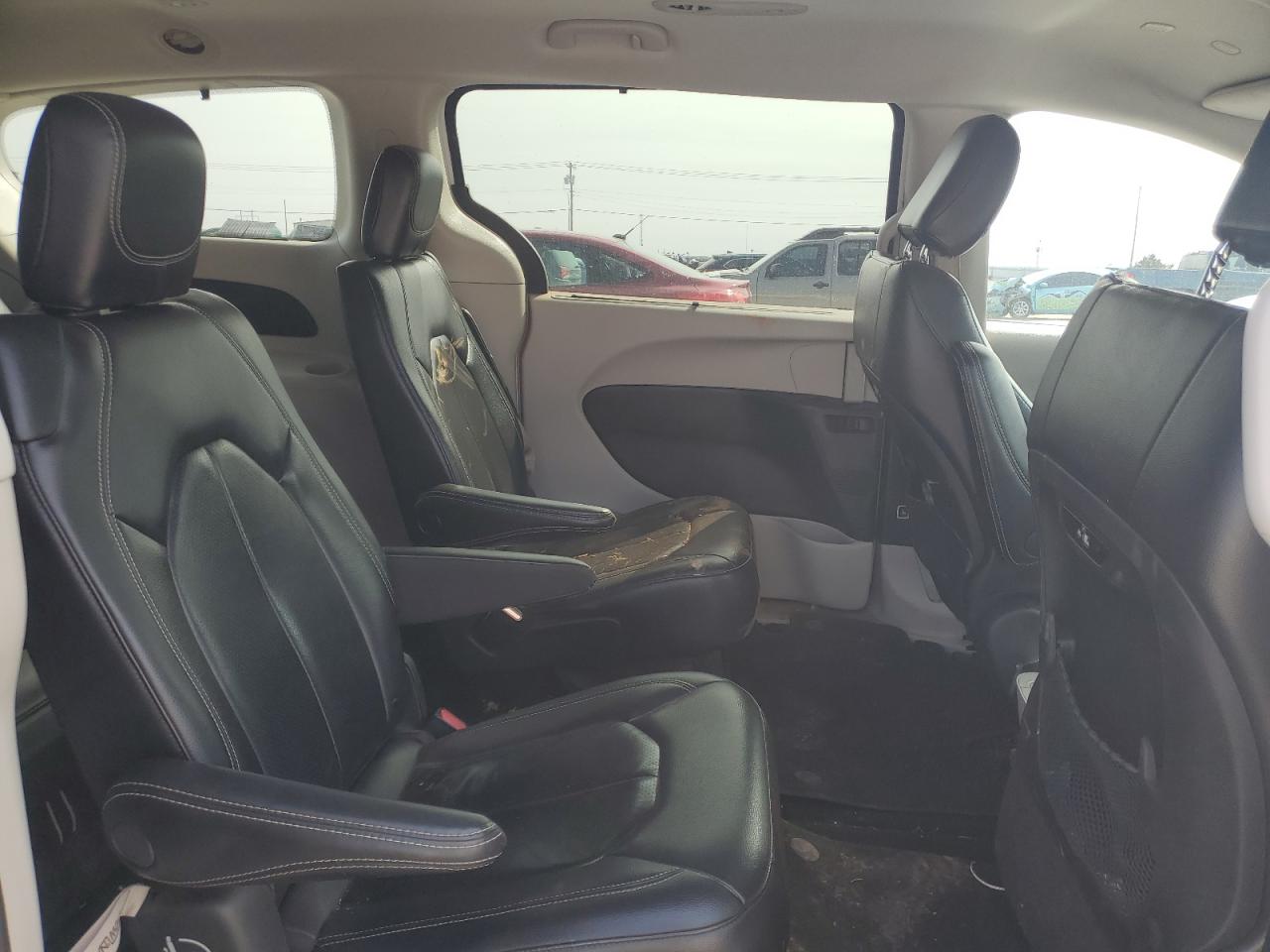 2022 Chrysler Pacifica - Image 11