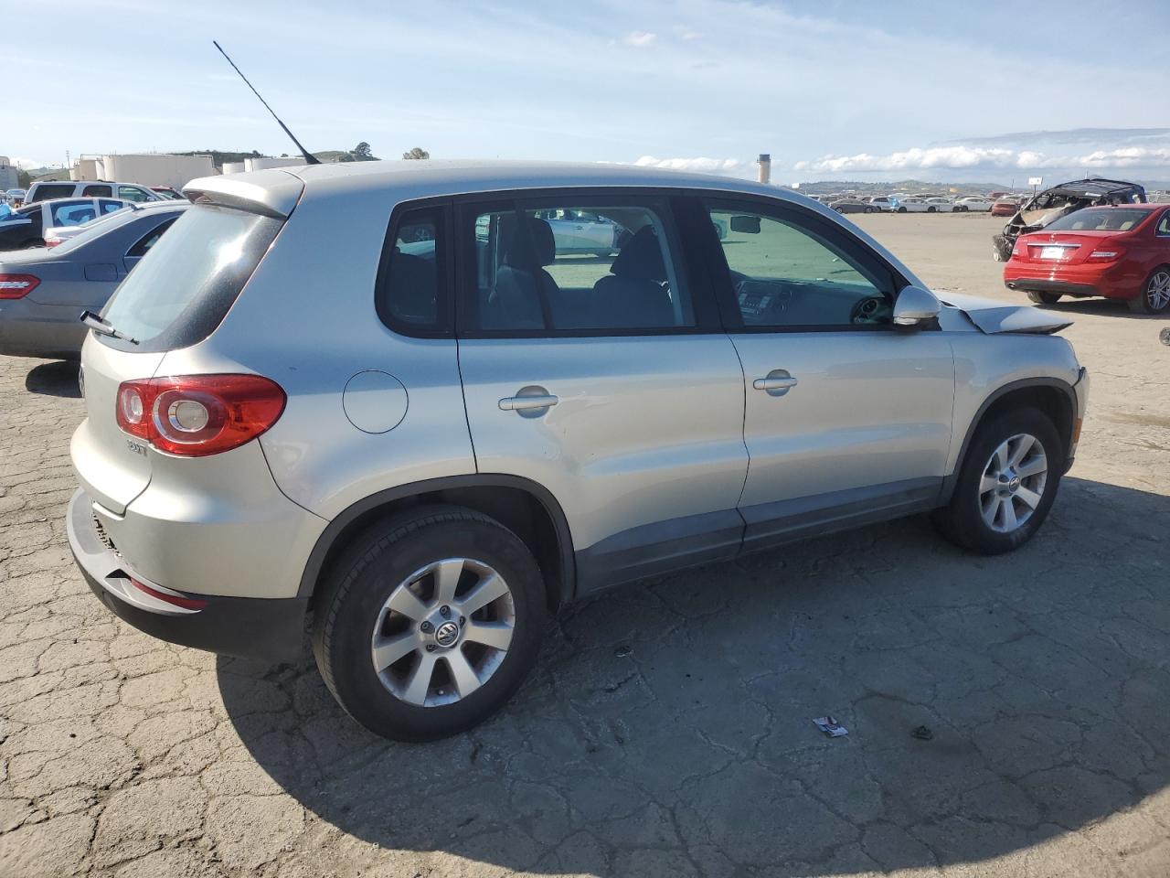 2010 Volkswagen Tiguan - Image 3
