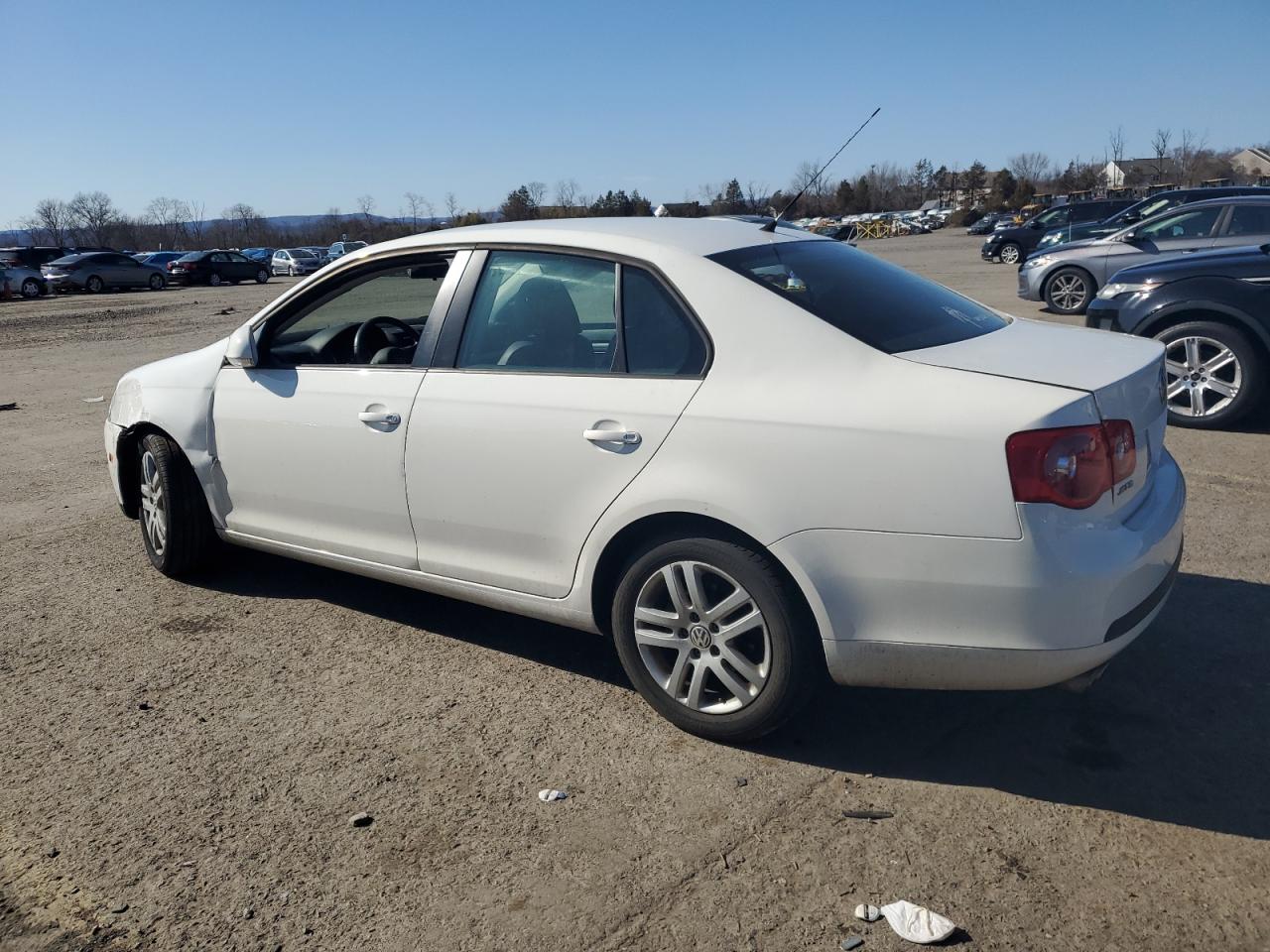 2010 Volkswagen Jetta - Image 2