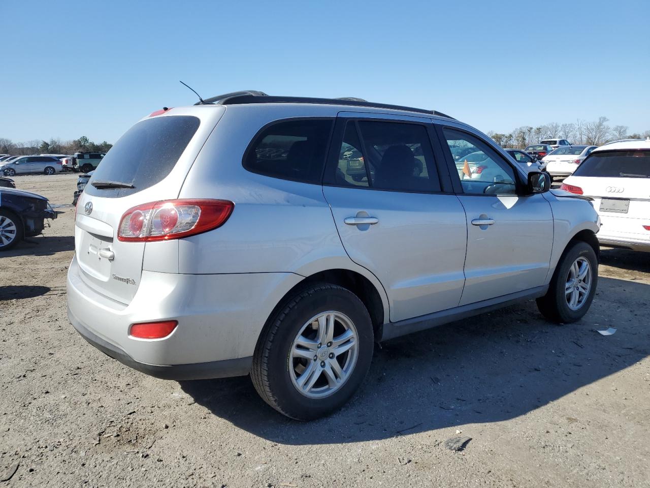 2010 Hyundai Santa Fe - Image 3