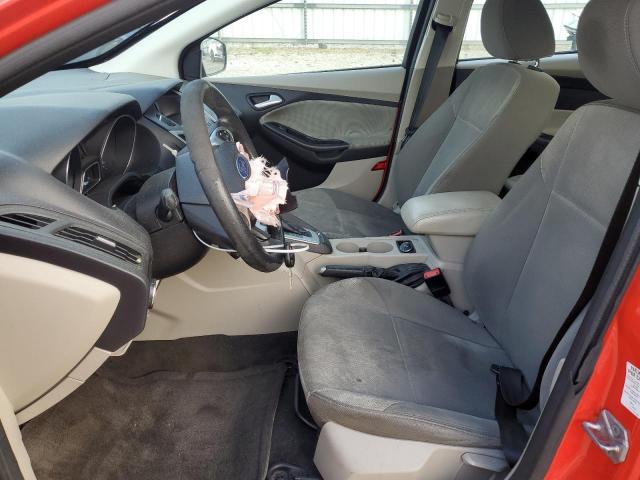 Sedans FORD FOCUS 2014 Czerwony